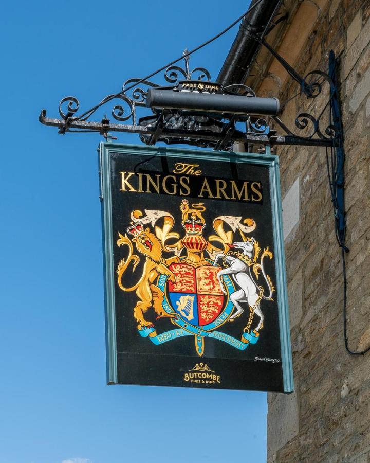The Kings Arms Hotel Melksham Exteriér fotografie
